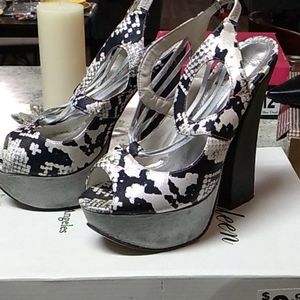 Platform block heels black and white